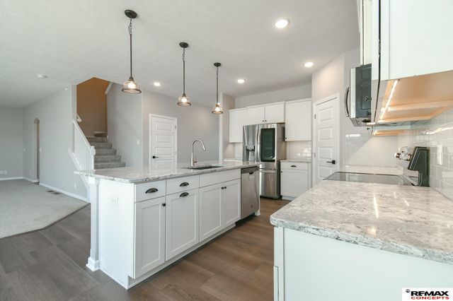 8759 S 80th Street, Lincoln, NE 68516