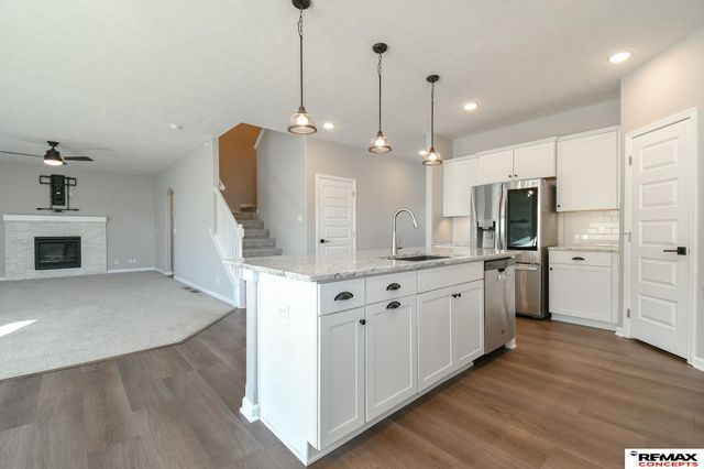 8759 S 80th Street, Lincoln, NE 68516