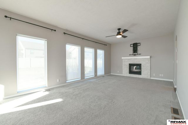 8759 S 80th Street, Lincoln, NE 68516