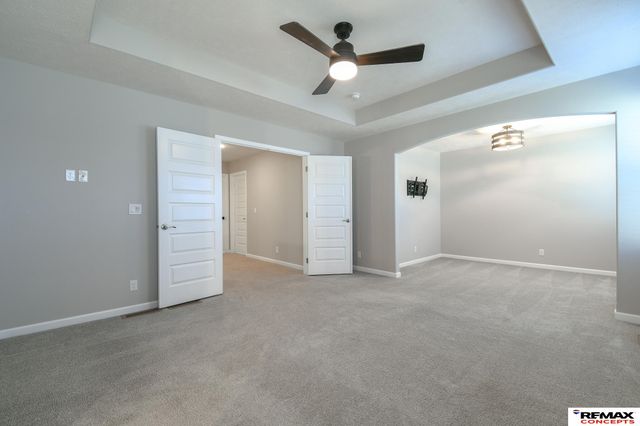 8759 S 80th Street, Lincoln, NE 68516