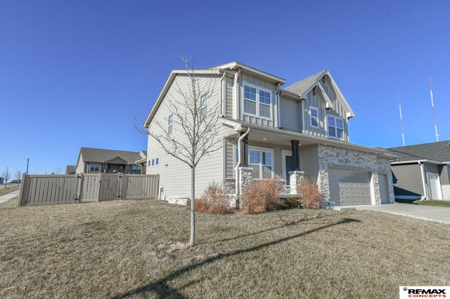 8759 S 80th Street, Lincoln, NE 68516