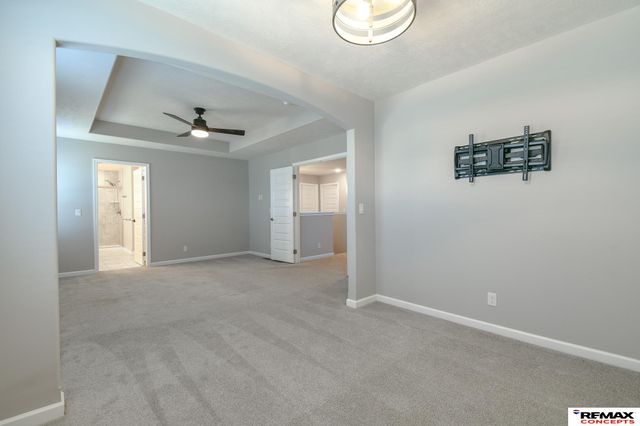 8759 S 80th Street, Lincoln, NE 68516