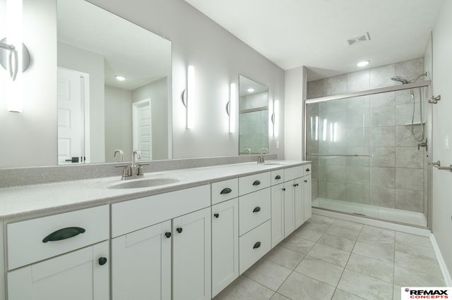 8759 S 80th Street, Lincoln, NE 68516