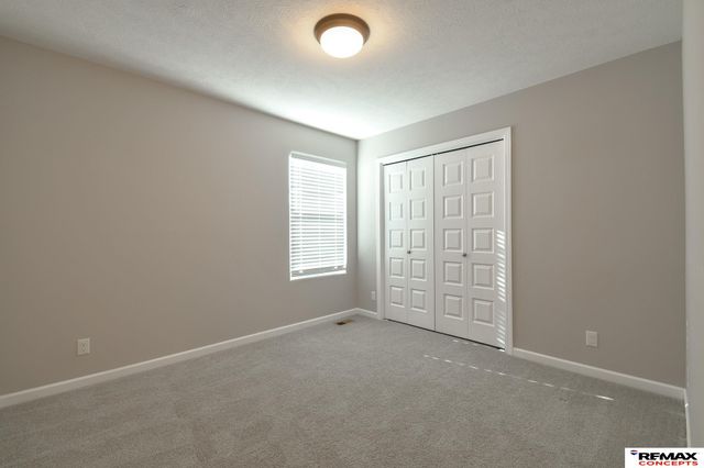 8759 S 80th Street, Lincoln, NE 68516