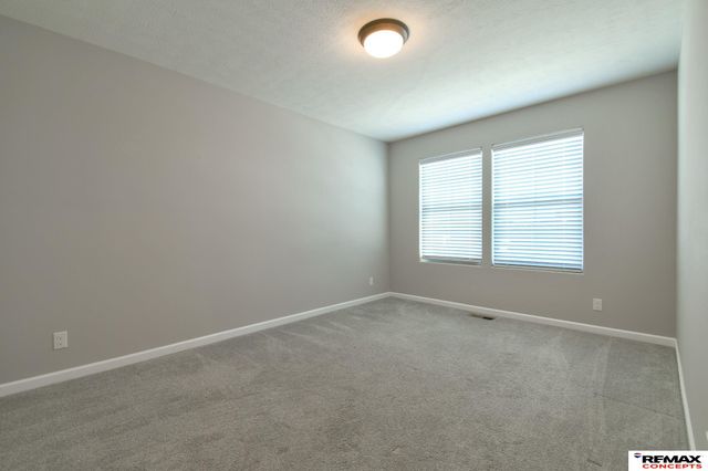 8759 S 80th Street, Lincoln, NE 68516