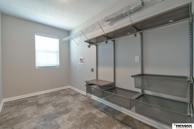 8759 S 80th Street, Lincoln, NE 68516