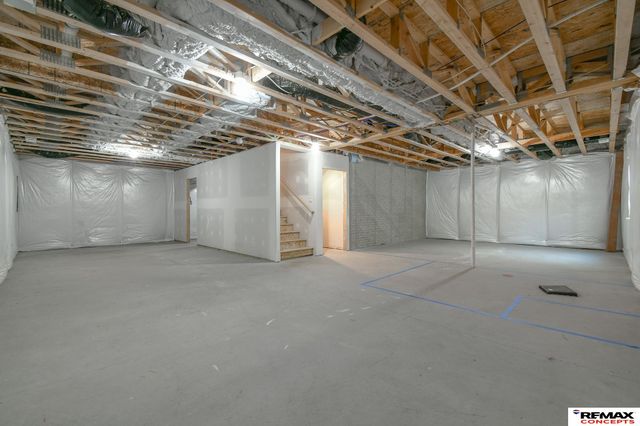 8759 S 80th Street, Lincoln, NE 68516