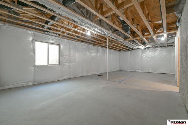 8759 S 80th Street, Lincoln, NE 68516