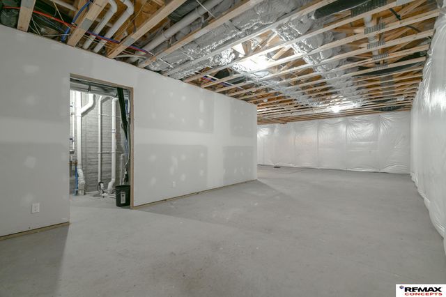 8759 S 80th Street, Lincoln, NE 68516