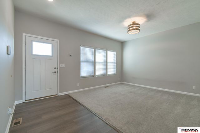 8759 S 80th Street, Lincoln, NE 68516