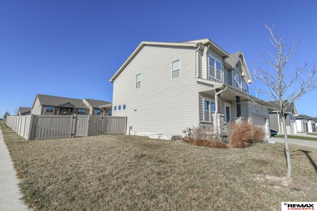 8759 S 80th Street, Lincoln, NE 68516