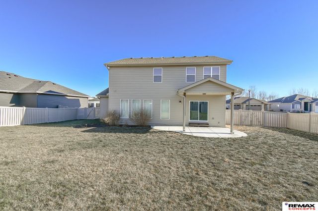 8759 S 80th Street, Lincoln, NE 68516