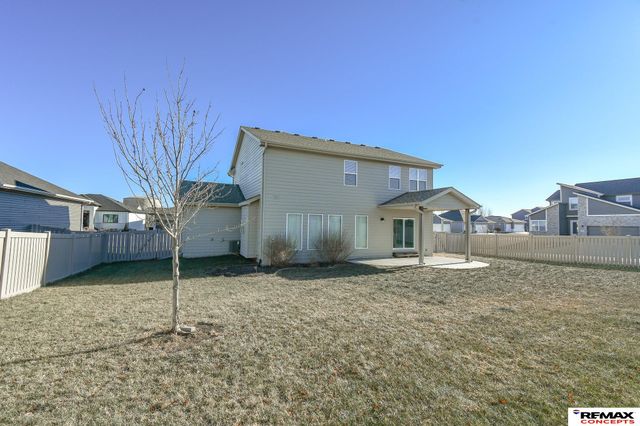 8759 S 80th Street, Lincoln, NE 68516