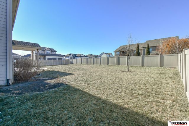 8759 S 80th Street, Lincoln, NE 68516