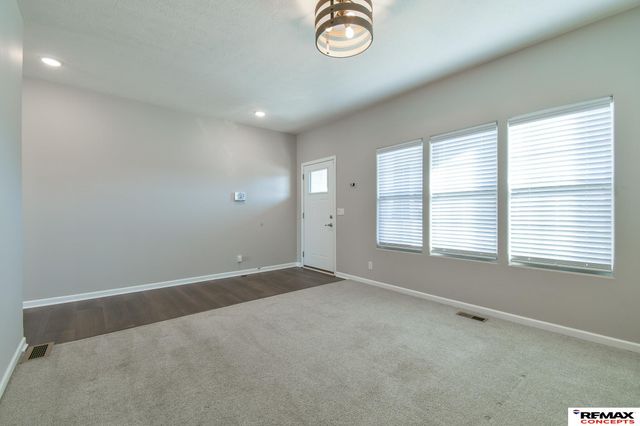 8759 S 80th Street, Lincoln, NE 68516