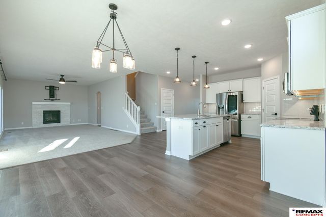 8759 S 80th Street, Lincoln, NE 68516