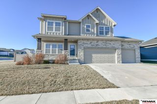 8759 S 80th Street, Lincoln, NE 68516