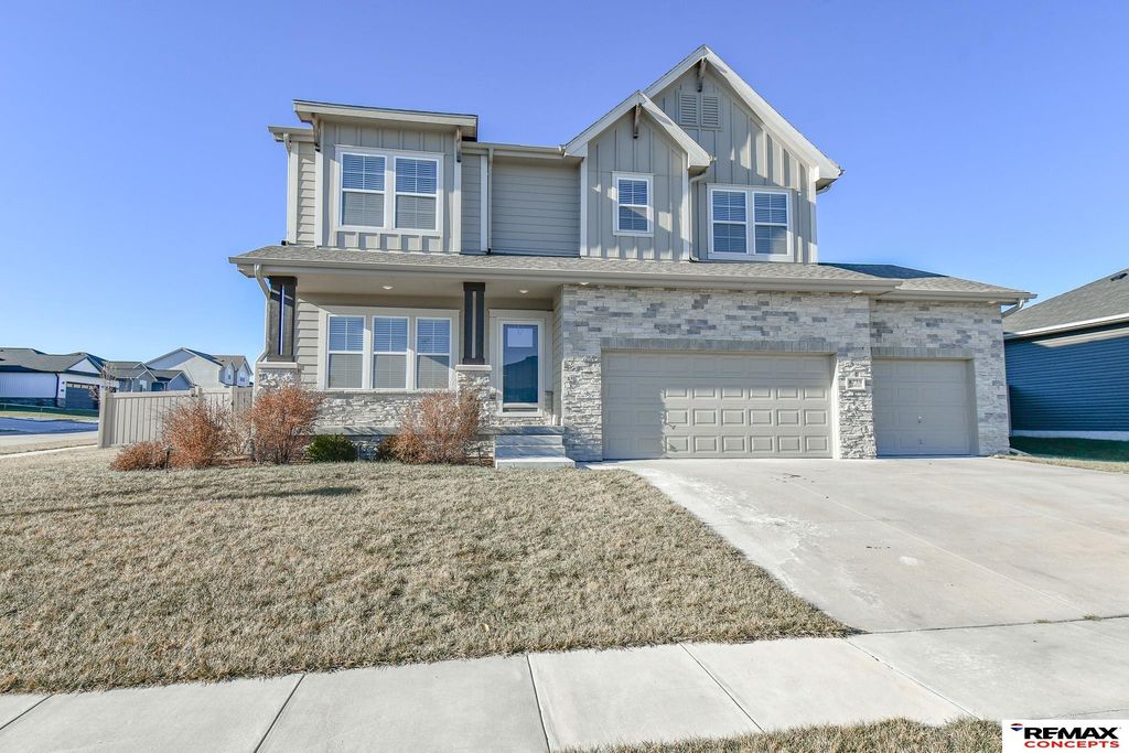 8759 S 80th Street, Lincoln, NE 68516