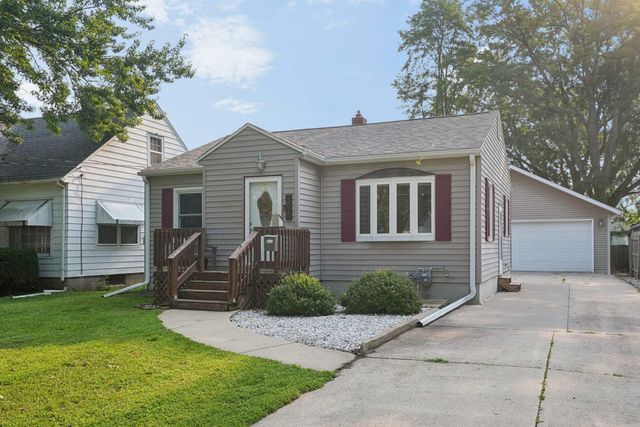 1815 W 7TH Street, Waterloo, IA 50702