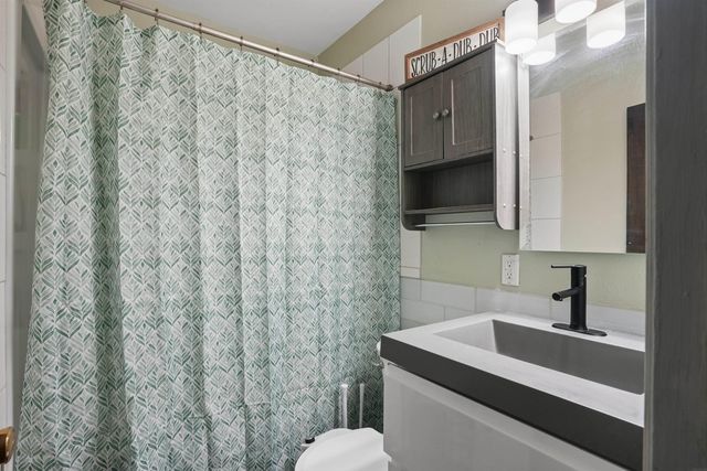 1815 W 7TH Street, Waterloo, IA 50702