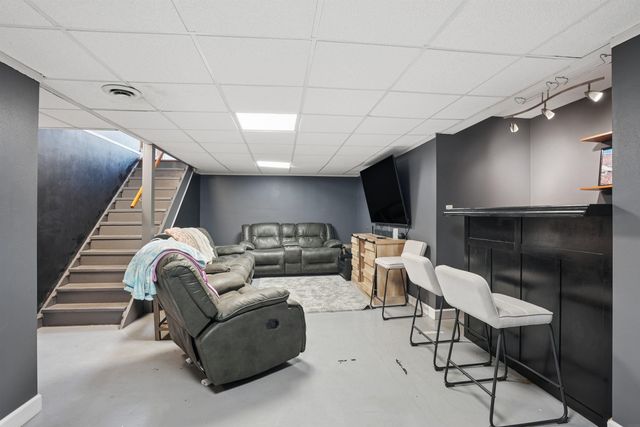 1815 W 7TH Street, Waterloo, IA 50702