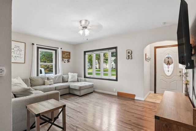 1815 W 7TH Street, Waterloo, IA 50702