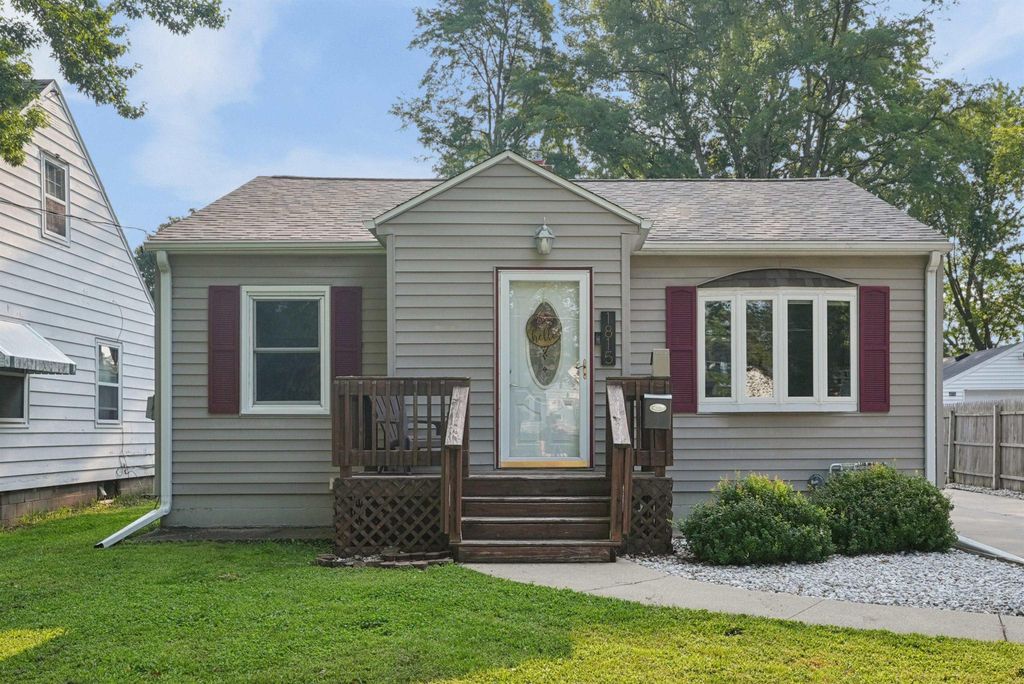 1815 W 7TH Street, Waterloo, IA 50702