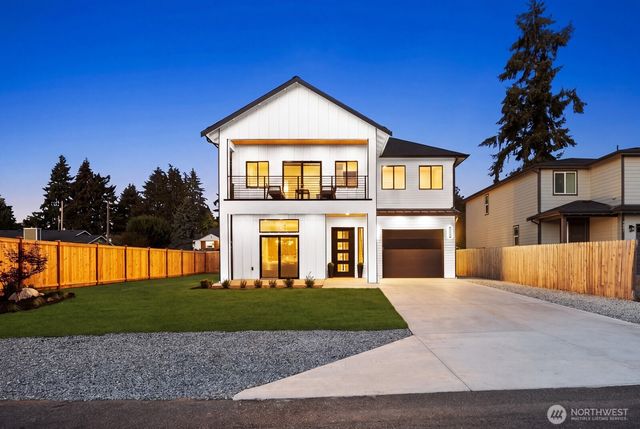 2903 Crystal Springs Road W, University Place, WA 98466