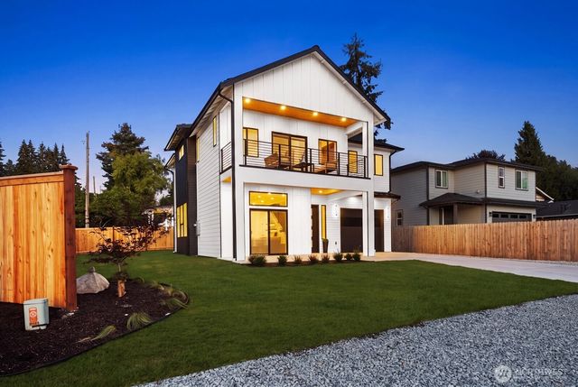 2903 Crystal Springs Road W, University Place, WA 98466