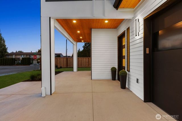 2903 Crystal Springs Road W, University Place, WA 98466