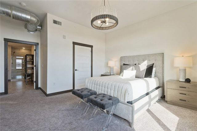 329 12th Ave SE 401, Cedar Rapids, IA 52401