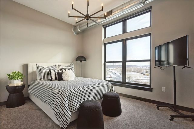 329 12th Ave SE 401, Cedar Rapids, IA 52401