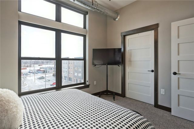 329 12th Ave SE 401, Cedar Rapids, IA 52401