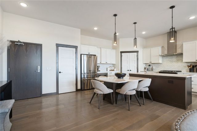 329 12th Ave SE 401, Cedar Rapids, IA 52401