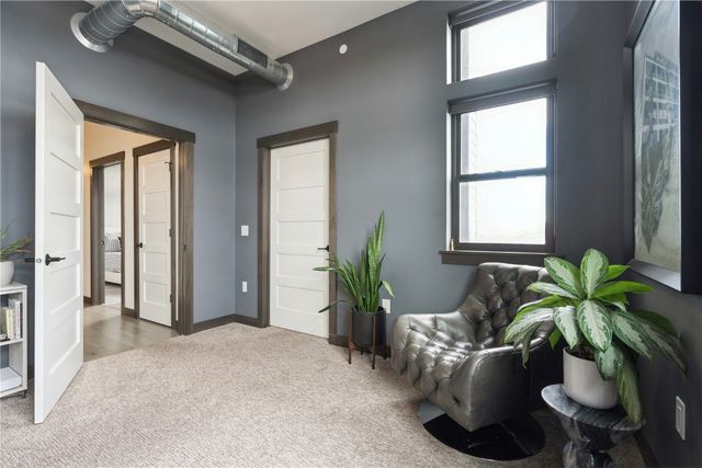 329 12th Ave SE 401, Cedar Rapids, IA 52401