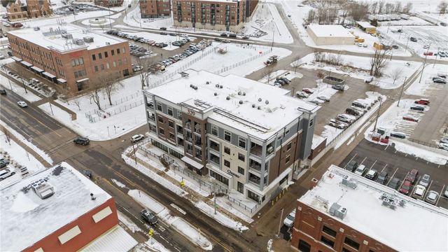 329 12th Ave SE 401, Cedar Rapids, IA 52401