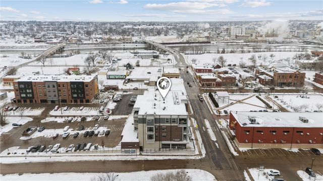 329 12th Ave SE 401, Cedar Rapids, IA 52401