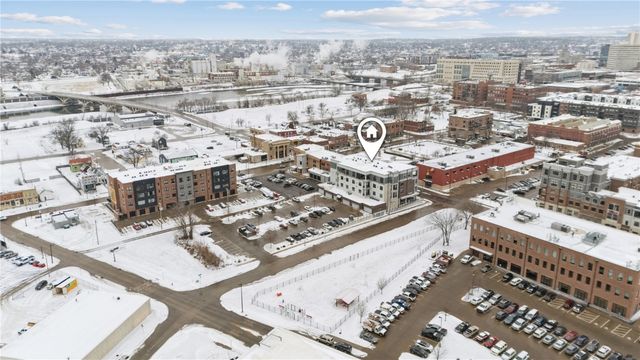 329 12th Ave SE 401, Cedar Rapids, IA 52401