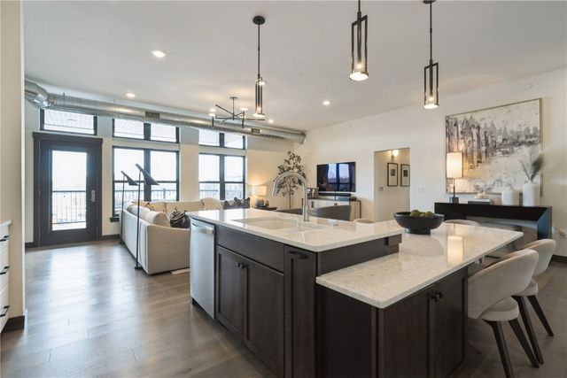 329 12th Ave SE 401, Cedar Rapids, IA 52401