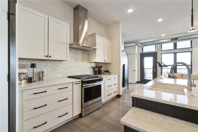 329 12th Ave SE 401, Cedar Rapids, IA 52401