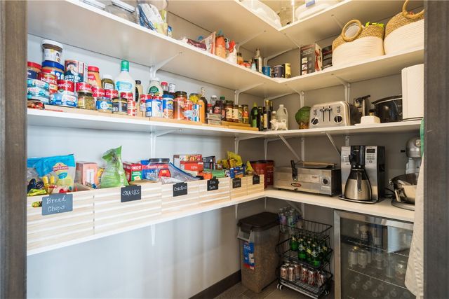 329 12th Ave SE 401, Cedar Rapids, IA 52401