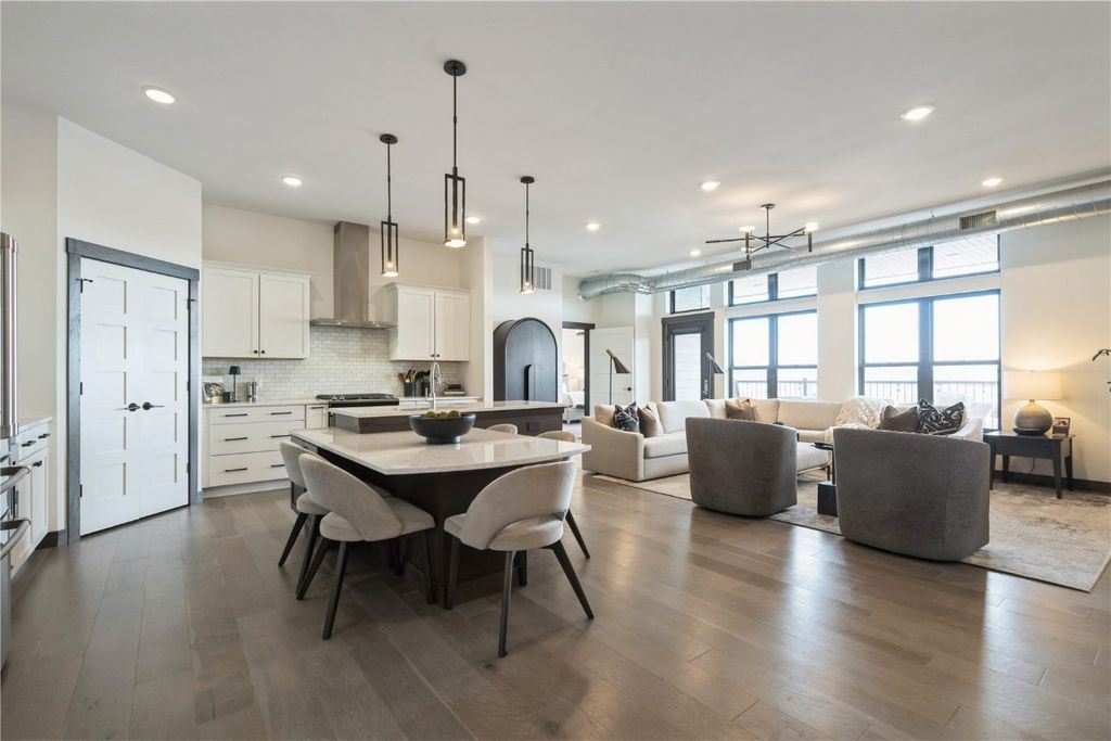 329 12th Ave SE 401, Cedar Rapids, IA 52401