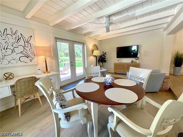 1530 Mandarin RD, Naples, FL 34102