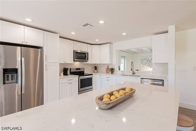 1530 Mandarin RD, Naples, FL 34102