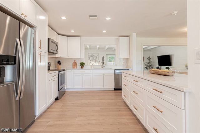 1530 Mandarin RD, Naples, FL 34102