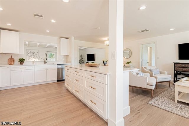 1530 Mandarin RD, Naples, FL 34102