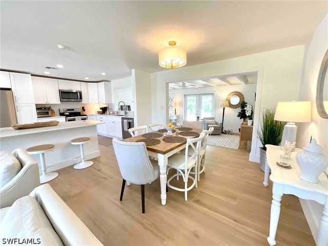 1530 Mandarin RD, Naples, FL 34102