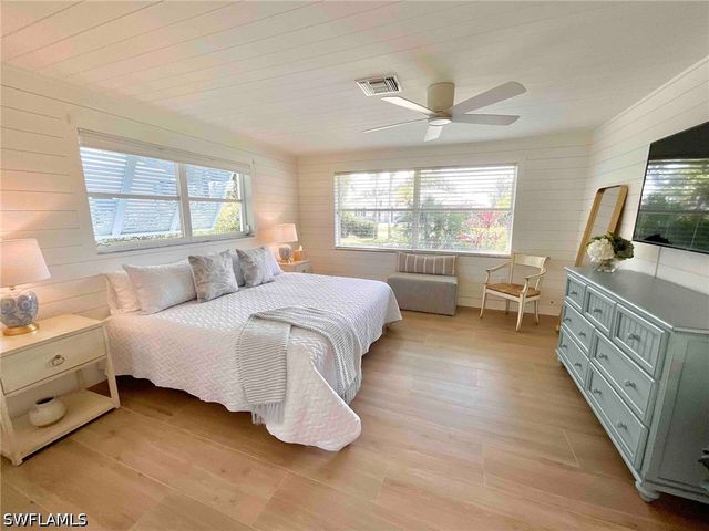 1530 Mandarin RD, Naples, FL 34102