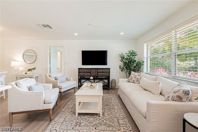 1530 Mandarin RD, Naples, FL 34102