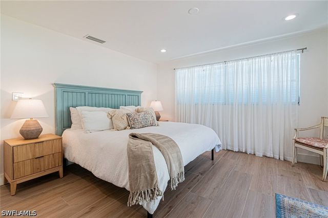 1530 Mandarin RD, Naples, FL 34102